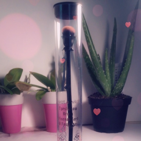 🆕WET N WILD EYESHADOW BRUSH🆕 - Picture 3 of 3